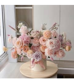 VD14. An arrangement by Win's Flowers.