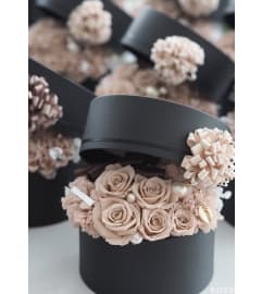 VD18. An arrangement by Win's Flowers.