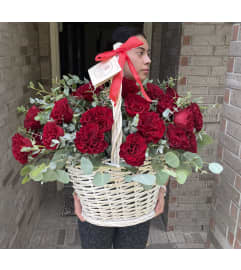 Antoinette pure love. An arrangement by Eternity Flowers US.