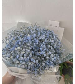 VD28. An arrangement by Win's Flowers.
