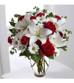 VD33. An arrangement by Win's Flowers.