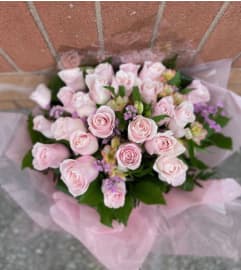 Pink Touch. An arrangement by Petals.