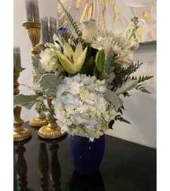 Heavens Blue Skies. An arrangement by Seasons Change Designs.