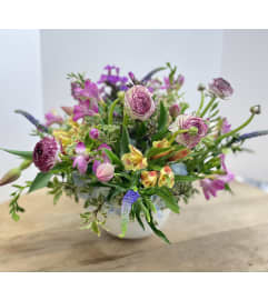 Spring Table Centerpiece. An arrangement by Violeta's Flower Shop.