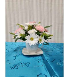daisy tea cup. An arrangement by Special Touch Florist.