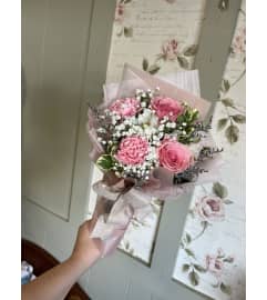 Mini mix Bouquet. An arrangement by Floreria Aurora.