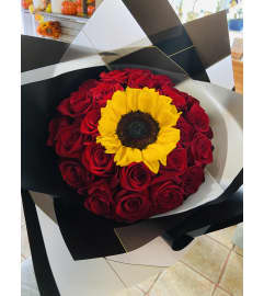 One in a million roses. An arrangement by Floreria Mexico.