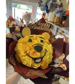 Happy honey Winnie the pooh. An arrangement by Floreria Mexico.