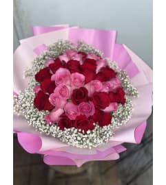 Hot Barbie. An arrangement by Floreria Mexico.