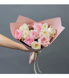 1 Dozen Garden Roses Ohara Mix. An arrangement by Floral Savour.