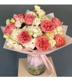 Trio Bouquet “Crimson sky”. An arrangement by Floral Savour.