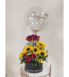hello sunshine with custom message balloon. An arrangement by Wise Events Design.