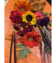 FALL DESIGNER CHOICE VASE ARRANGEMENT. An arrangement by Floral Boutique.