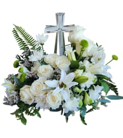 Gentle Comfort. An arrangement by Azi Flowers.