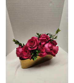Short 'n Sweet. An arrangement by Petals and Pages.