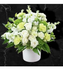 Elegant Saint patrick's Day. An arrangement by Elegant Florist.