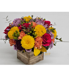 Beautiful Spring Wood. An arrangement by Aventura Glamour Flowers.