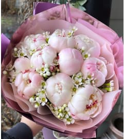Precious Peony. An arrangement by Floreria Aurora.
