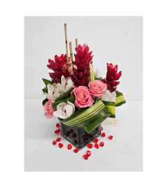 Drama Pave. An arrangement by Aventura Glamour Flowers.