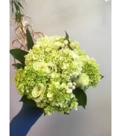 The golden green beauty. An arrangement by Floral Classics.