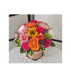 Vibrant Cube Full Color. An arrangement by Aventura Glamour Flowers.
