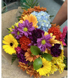 Fellows Sunset Cut Bouquet. An arrangement by Fellows Fernlea Flowers.