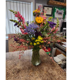 Wildflower Cheer. An arrangement by Petals and Pages.