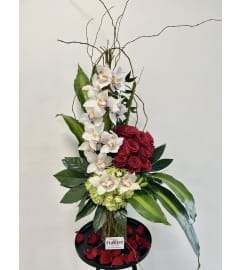 Fall In Love Arrangement. An arrangement by Aroma Garden.