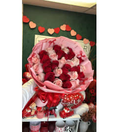 Coquette Bouquet. An arrangement by Floreria Aurora.