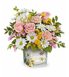 Honey Kissed Bouquet. An arrangement by Belak Flowers.