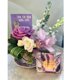 High-Tea- Mom. An arrangement by Blossoms On The Trail.