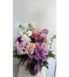 Lavender Rose Whisper. An arrangement by Floreria Aurora.
