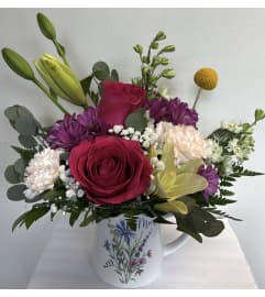 Sweet Harmony Arrangement. An arrangement by Floreria Aurora.
