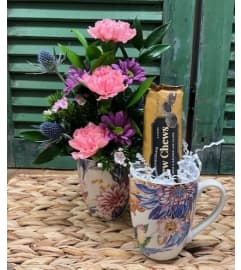 Mom's Petal Dreams Gift Set. An arrangement by Forest Florist.