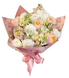 Peachy Keen. An arrangement by Azi Flowers.