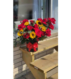 Golden Love Bloom. An arrangement by Vemongi Flowers.