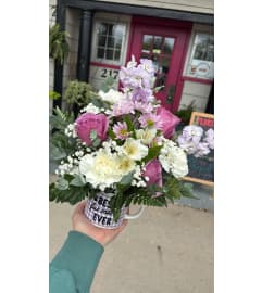 Best for Mama ever. An arrangement by Floreria Aurora.