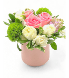 Pinky Dreamscape. An arrangement by Appleblossoms.