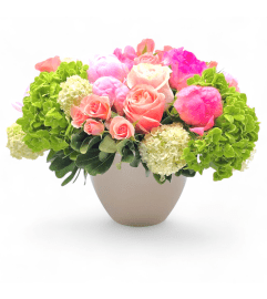 Blooming Elegance. An arrangement by Appleblossoms.