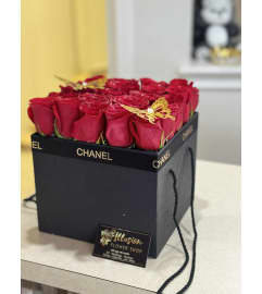 Square box with roses. An arrangement by Illusion Flower Shop.