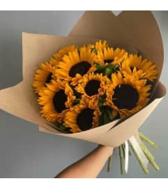 #5 Sunny. An arrangement by Blossy Flowers.