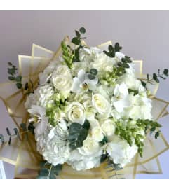 #7 Pure bouquet. An arrangement by Blossy Flowers.