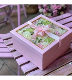 #20 Luna. An arrangement by Blossy Flowers.