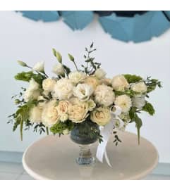 #22 Diana. An arrangement by Blossy Flowers.