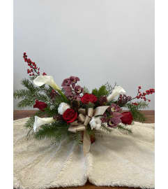 SNOWBERRY LANE. An arrangement by Incredible Florist.
