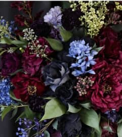 Moody Pallet. An arrangement by Geni's Florist and Gifts.