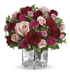 Sweetheart Rose Garden. An arrangement by Flore's Shop.