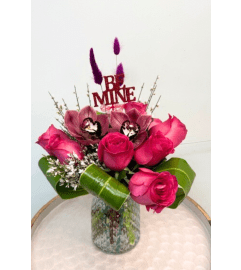 Pink Velvet Kiss. An arrangement by Blossoms On The Trail. Pink Velvet Kiss. An arrangement by Blossoms On The Trail.