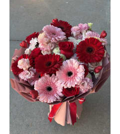 Latidos Del Corazon Bouquet. An arrangement by Floreria Aurora. Latidos Del Corazon Bouquet. An arrangement by Floreria Aurora.