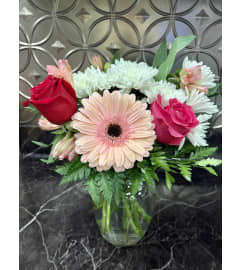 Cupid's Hug. An arrangement by Deep Creek Floral.